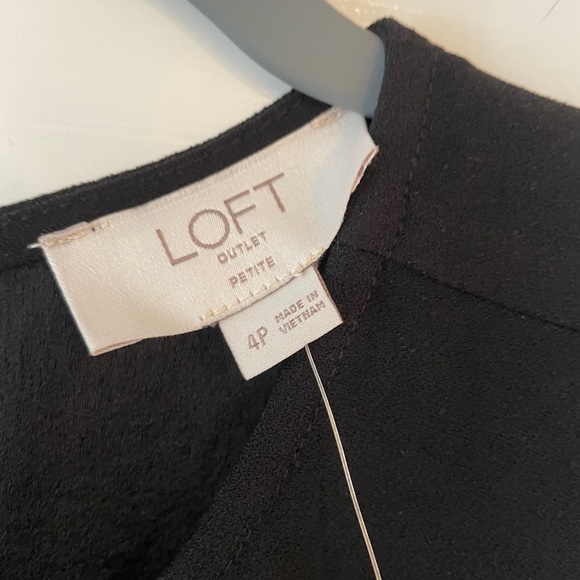 Ann Taylor Sleeveless, Wide legged Romper. - Picture 2 of 3